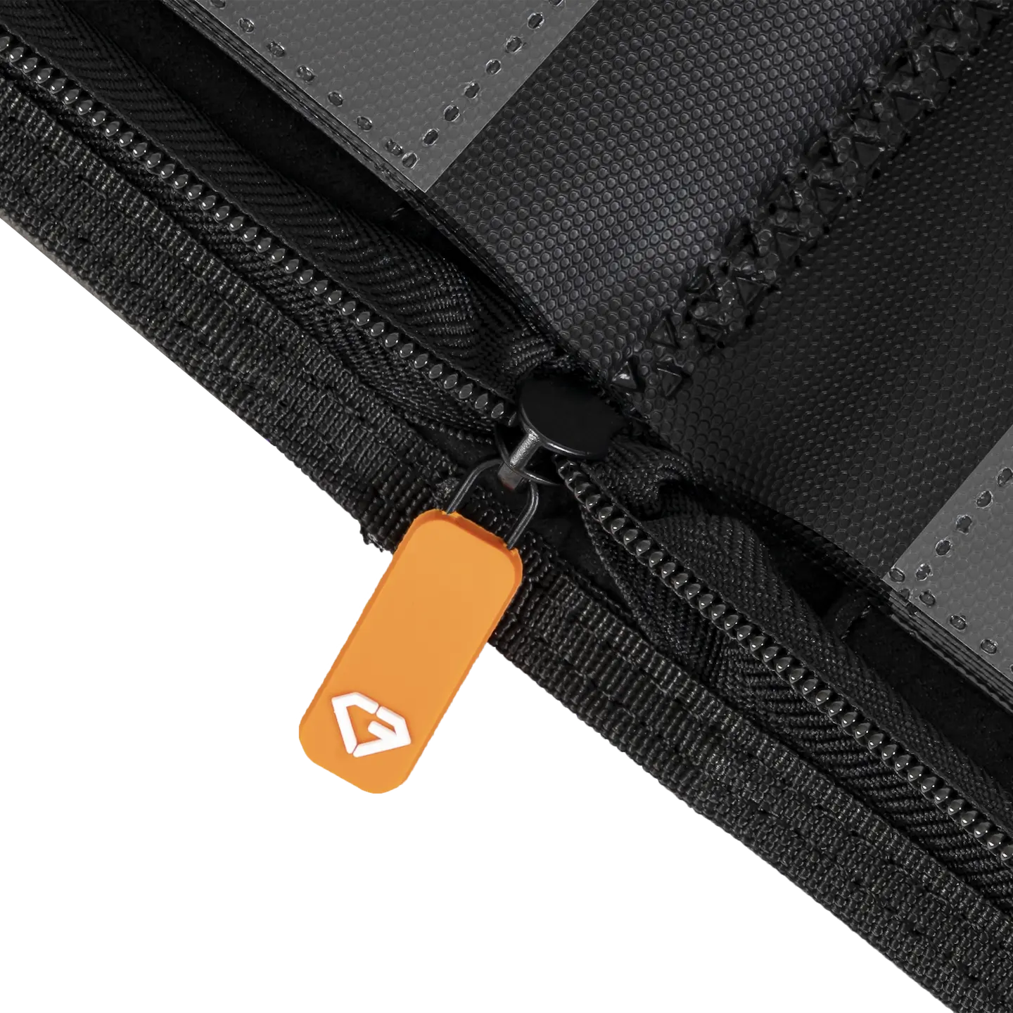 Close-up of the zipper on the 4-Pocket Toploader Card Binder Grey, showcasing its smooth operation and quality design.