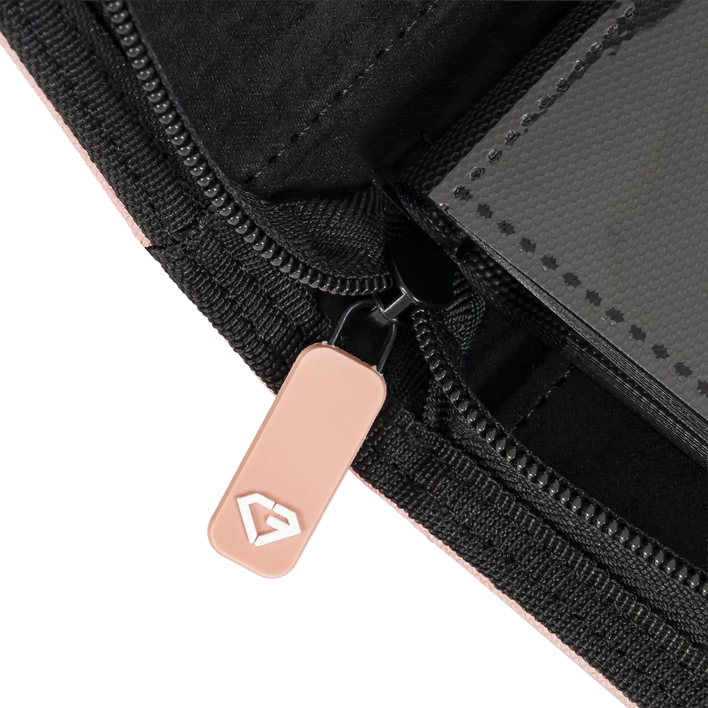 Close-up of the zipper on the 4-Pocket Card Binder Pink showcasing quality design and structure.