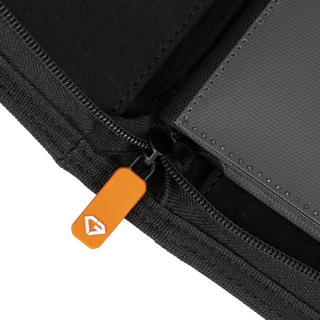 Close-up of the zipper of the 9-Pocket Card Binder Black, showcasing its sturdy design and ultra-clear compartments.