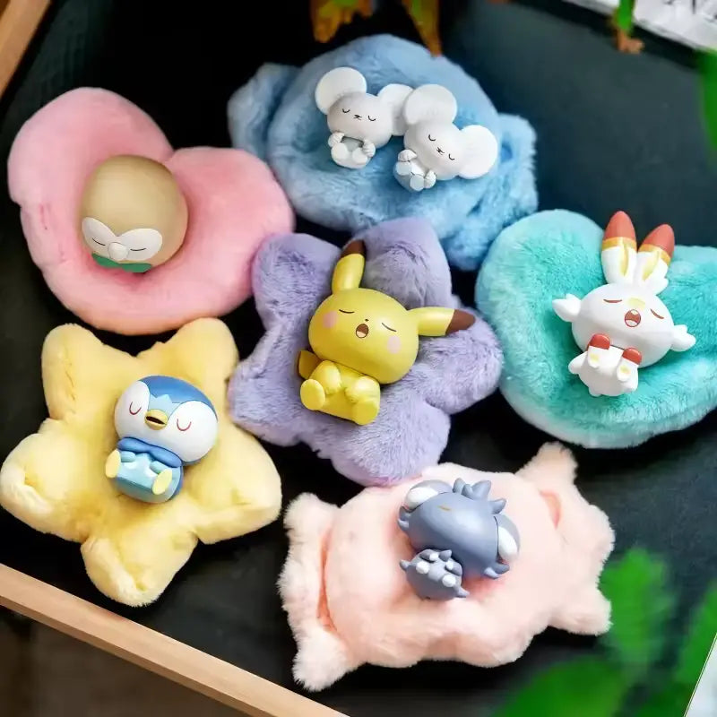 Pokémon: Poképeace Napping Figures Blind Box (Holly Box) featuring cozy Pokémon sleeping figures.